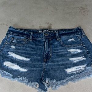 Women’s American eagle distressed jean shorts | size 8
